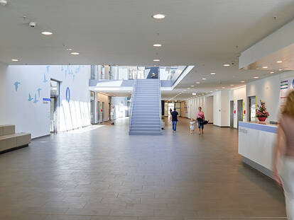 Eingangsbereich im Neubau