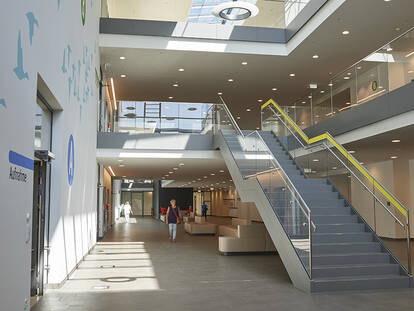 Eingangsbereich im Neubau