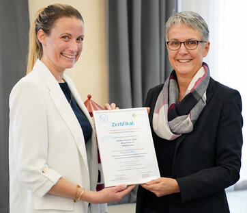 Übergabe Zertifikat "pflegeattraktiv" (Bild: GLKN)