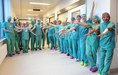 Die OP-Pflege, von links: Herr Riehn mit Team (Bild: GLKN)