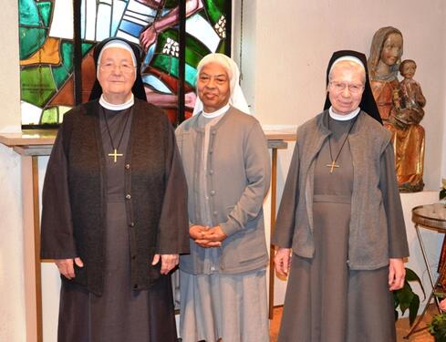 Im Dienst der Kranken seit Jahrzehnten (v.l.n.r.) Schwester Francis, Schwester Mary Margret und Schwester Karlena. Anfang März ziehen sie zurück in das Provinzhaus in Hegne. Bild: aj