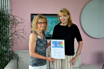 Spende für das Krebszentrum Hegau-Bodensee durch die Firma extrutec