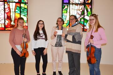 Spende Klinikkapelle durch Orechster Hegau-Gymnasium
