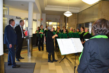 Der Krankenhauschor Sisingas brachte das Klinikum Singen und Radolfzell mit schönen Weihnachtsliedern zum Klingen.