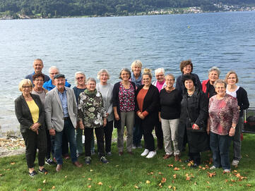 Die ehrenamtlichen und hauptamtlichen Seelsorgerinnen am Klinikum Singen: erste Reihe (v.l.n.r.): Zita Wirsch, Hans-Peter Haas, Waltraud Horn, Corina Neumeister, Hildegard Holzer, Natalya Rozhaska und Ingrid Reinhard. Zweite Reihe (v.l.n.r.) Rosi Litz, Margeret Suhr, Theodore Geiser, Waltraud Reichle, Ingrid Schwörer, Gabriele Axamet, Ingrid Kalinowski und Monika Golka. Dritte Reihe (v.l.n.r.): Christoph Labuhn, Inge Weiblen und Jortzik Elisabeth. Bild: GLKN