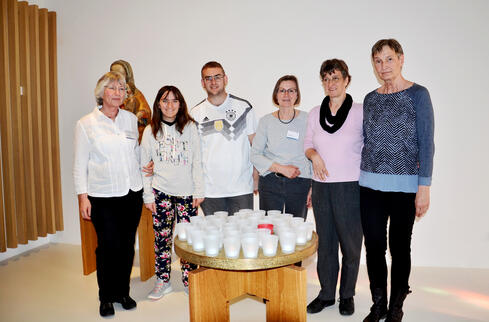Auf dem Gruppenbild (von links nach rechts): Theodore Geiser, Lea Heim, Florian Neumann, Monika Golka, Martina Specht und Petra Diekmann-Lächele. Bild: aj 