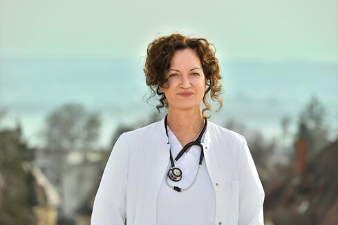 Natalia Wörner spielt die Hauptrolle im ZDF- Corona-Drama" Die Welt steht still". Copyright ZDF/ Patrick Pfeiffer