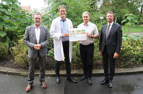 Gemeinsam gelingt es besser. Davon sind sie überzeugt: (v.r.n.l.): GLKN-Geschäftsführer Bernd Sieber, Dr. Jens Teichler, Leitender Arzt SPZ, PD Dr. Peter Meißner, Chefarzt der Kinderklinik Konstanz, und Dr. Andreas Osner, Sozialbürgermeister der Stadt Konstanz und Vorstand der Spitalstiftung Konstanz. Bild: Anja Lambert.