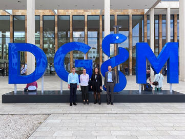 Glücklich über den Erfolg auf dem diesjährigen Kongress der Deutschen Gesellschaft für Innere Medizin: (v.l.n.r.) Jonas Haberland, Elisabeth Balensiefen, Sabrina Geng und PD Dr. Marc Kollum von der I. Medizinischen Klinik (Kardiologie) des HBK Singen. Bild: DGIM