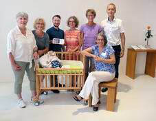 V.l.n.r.: Manuela Schreindorfer (Hebamme), Monika Lorenz (Hebamme), Marian Antoni (Fachreferent Frauen-Männer-Gender), Christine Kaltenbacher (Fachreferentin Frauen-Männer-Gender), Bianca Neußer (Mitarbeiterin Seelsorge), Waltraud Reichle (Klinikseelsorgerin), Christoph Labuhn (Klinikseelsorger). Bild: Lucia Stabnau.