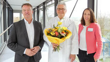 Von links: Bernd Sieber (Geschäftsführer GLKN), Dr. med. Steffen Heck und Rebecca Sellmann (Kfm. Direktorin HBK). Bild: GLKN.