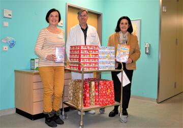 Weihnachtsgeschenke für die Kleinsten im Singener Klinikum