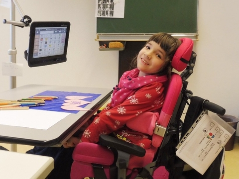 Die Augensteuerung, ein technisches Hilfsmittel der Unterstützten Kommunikation, hilft insbesondere jungen Patientinnen und Patienten im Hegau-Jugendwerk, die sich nicht mehr, kaum oder nur schwer verständlich lautsprachlich ausdrücken können bei der Kommunikation.